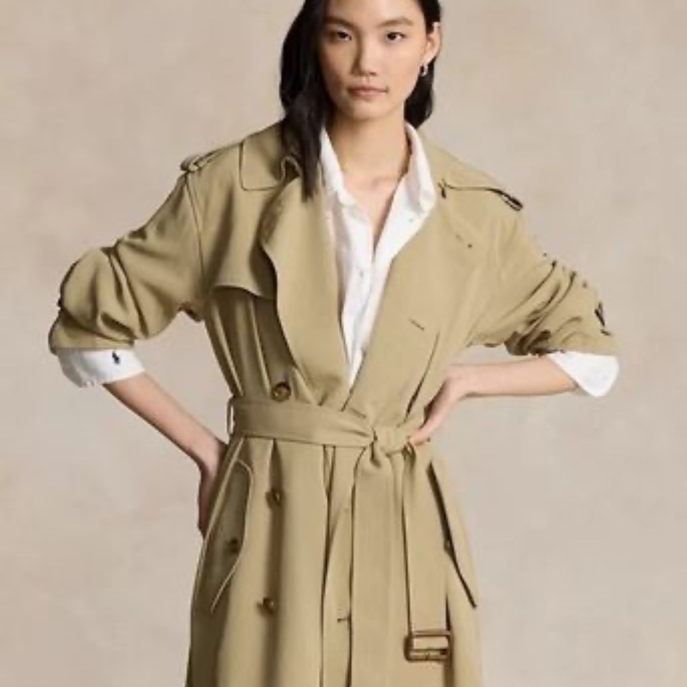 Polo Ralph Lauren
Twill Trench Coat

COLOR: Desert Khaki
SIZE: XS